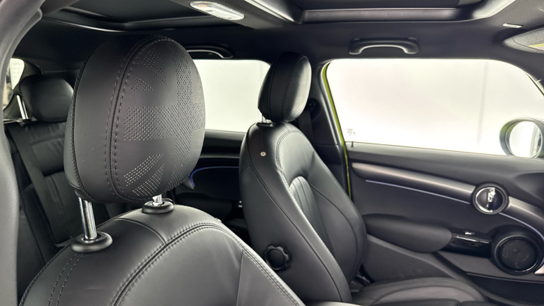 MINI Hatchback 1.5 Cooper Exclusive 5dr Auto Petrol Hatchback